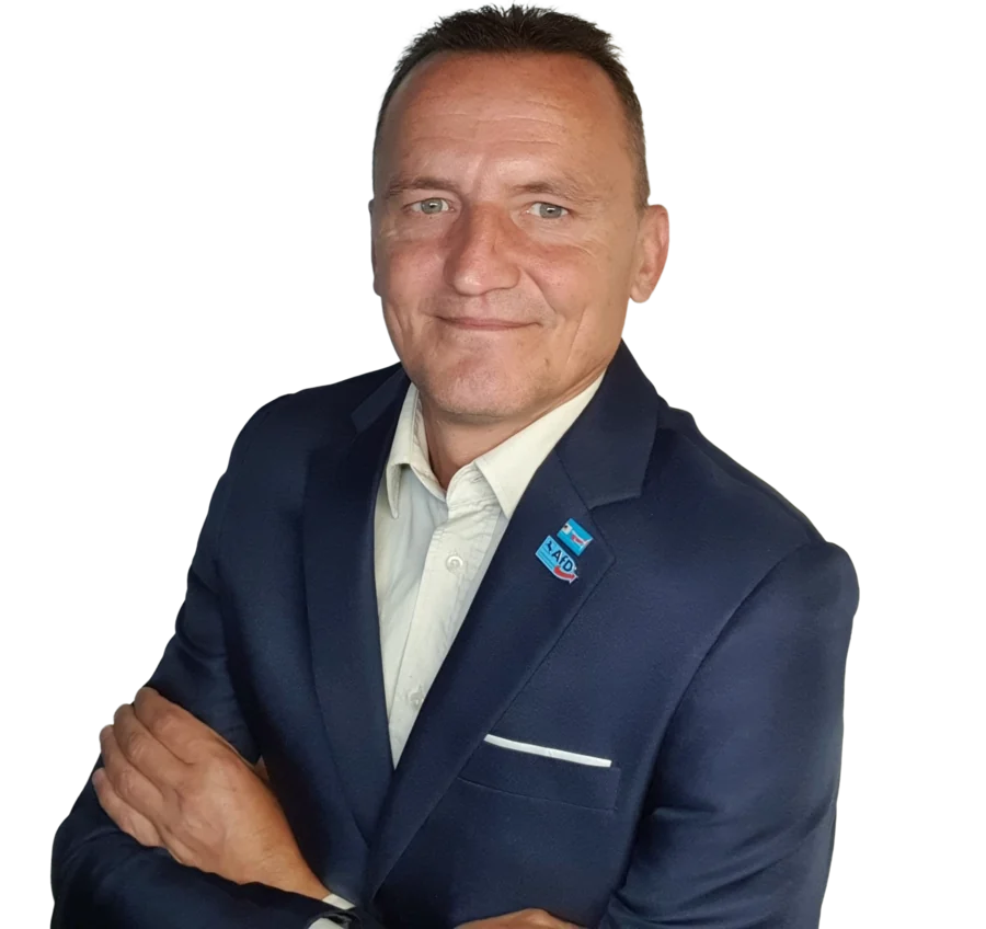 Thomas Voigt im Anzug